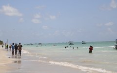 Turistas se apaixonam pela Praia de Antunes