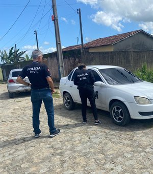 Carro roubado é encontrado pichado com sigla de facção em Rio Largo