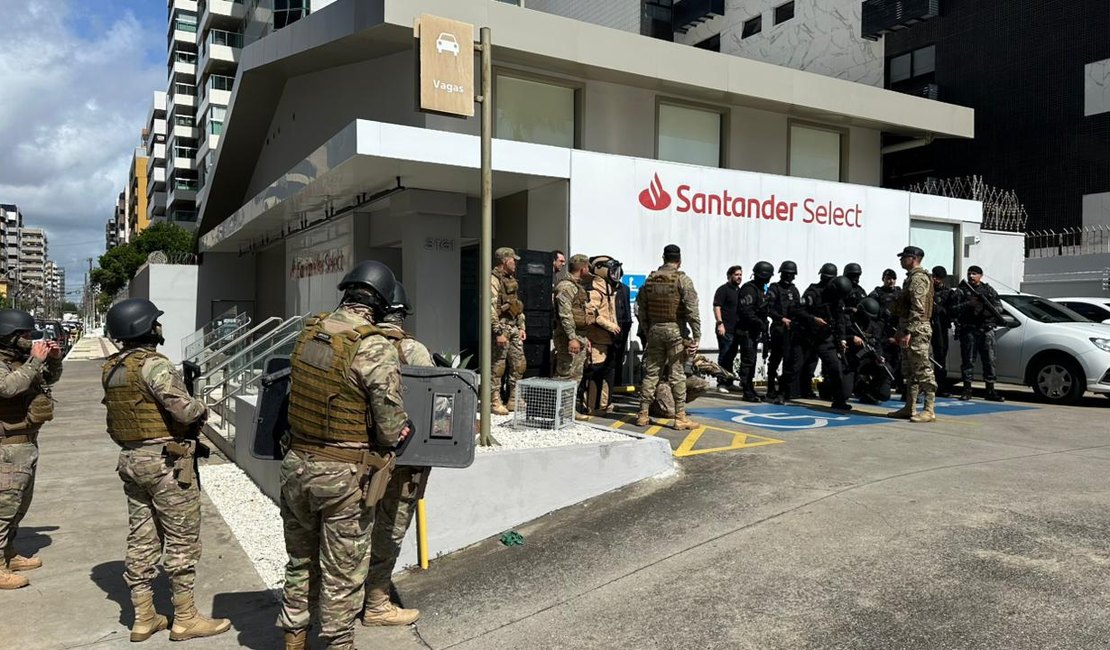 Sequestro a gerente de banco na Ponta Verde; confira imagens do simulado da SSP em AL