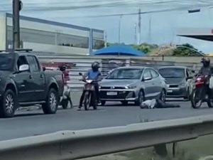 Carro atropela idoso e colide contra outro veículo na AL-220, em Arapiraca