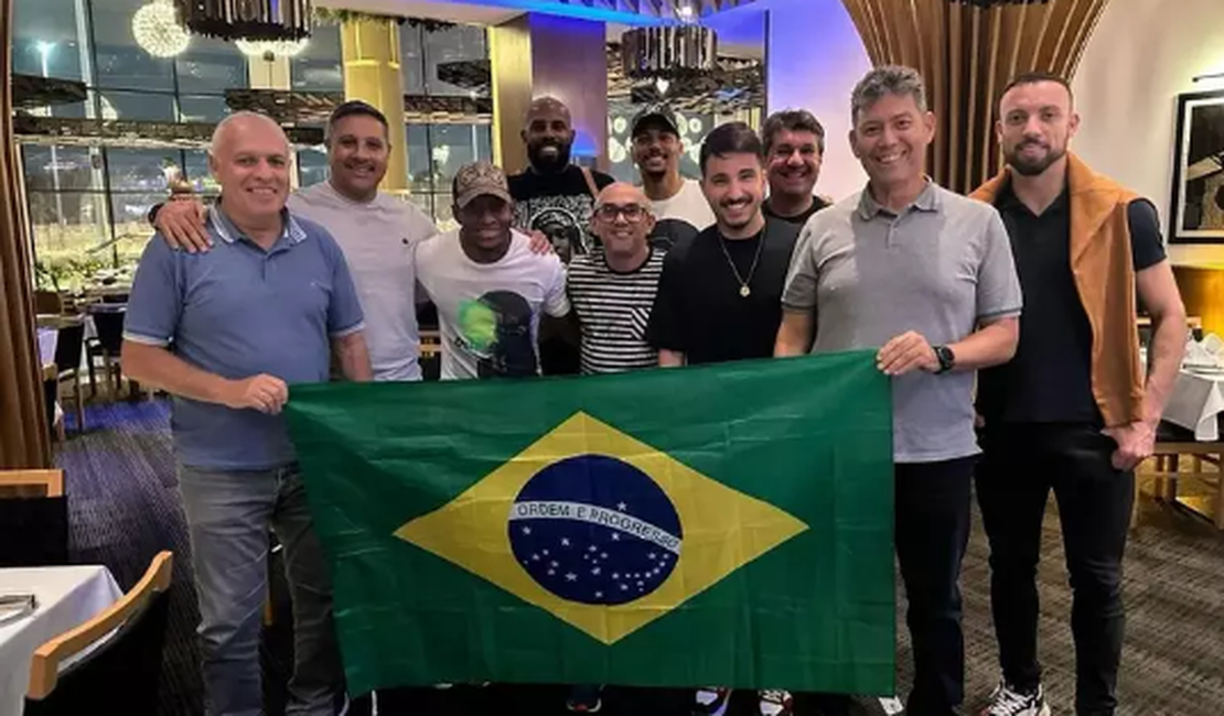 Jogadores brasileiros conseguem ônibus para fugir de Guerra no Sudão