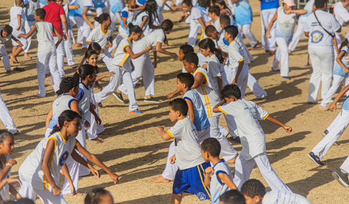 Com 800 estudantes da rede municipal, “Festival de Duplas” encerra projeto Arte Capoeira nas Escolas