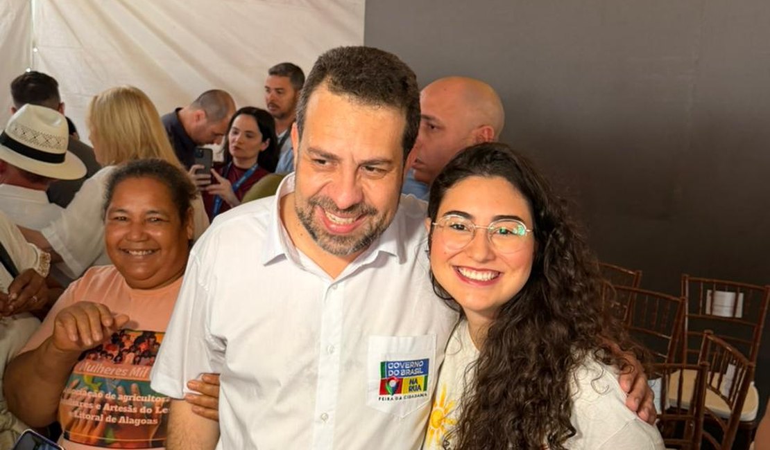 Ao lado de Boulos, Teca Nelma destaca a importância do fim da escala 6x1