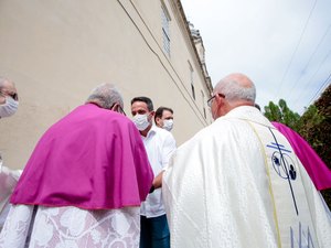 Paulo Dantas participa de missa de Nossa Senhora dos Prazeres