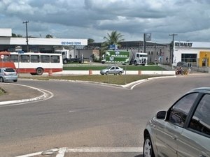 Renan Filho vistoria escolas e duplicação da AL 110