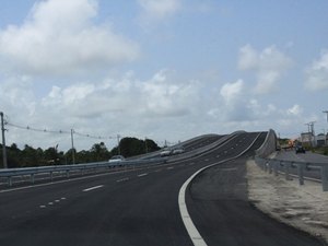 Governo de Alagoas entrega restauração de avenidas em Maceió