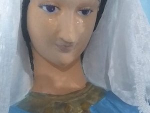 Família afirma que imagem de Santa 'chorou' pela segunda vez em Palmeira dos Índios