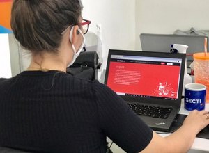 Parceria entre Governo e startup oferece 10 mil bolsas gratuitas em cursos de tecnologia