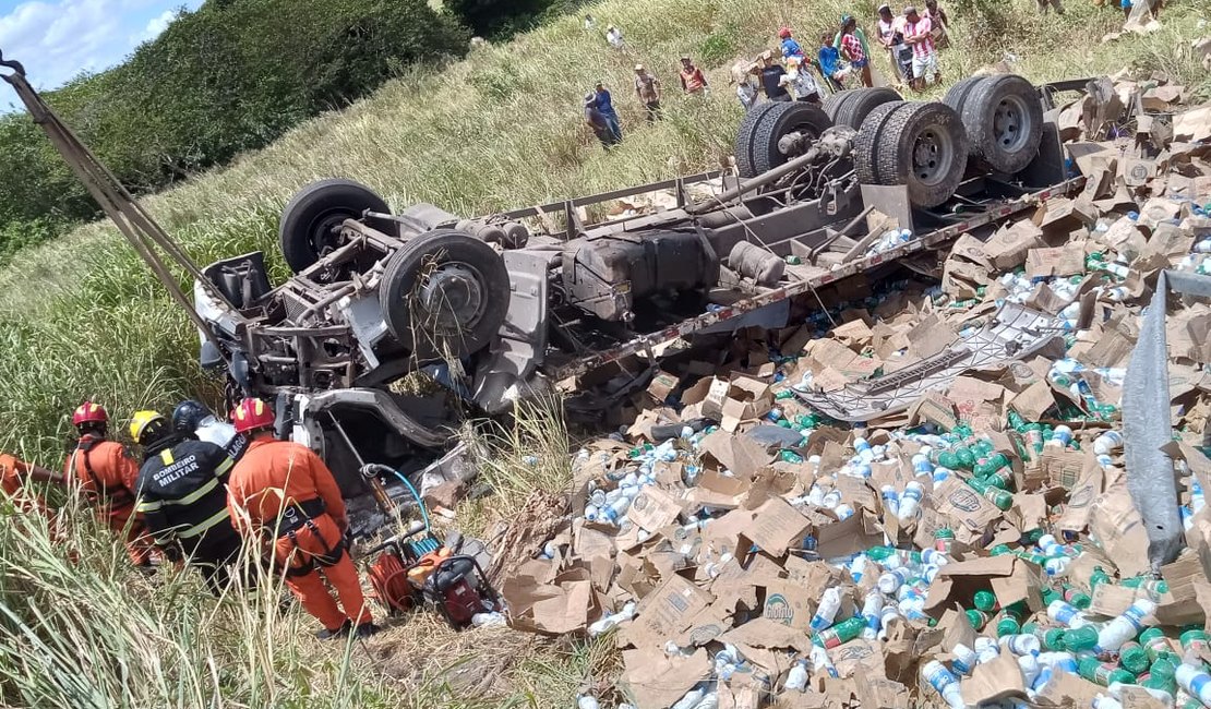 Homem morre após capotamento de caminhão em Maribondo
