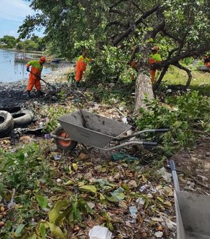 Ação da prefeitura retira 50 toneladas de lixo na orla lagunar, no Vergel do Lago