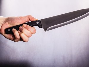 Mulher é esfaqueada em Marechal Deodoro e diz que agressora teve ciúmes do namorado