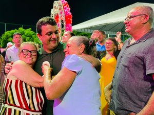 Prefeitura de Girau do Ponciano distribui prêmios, faz homenagens e shows no Dia das Mães