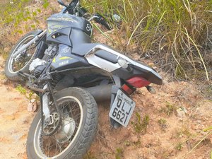 Moto roubada é abandonada às margens de estrada vicinal