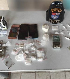 Polícia Militar flagra dupla com drogas em Riacho Doce