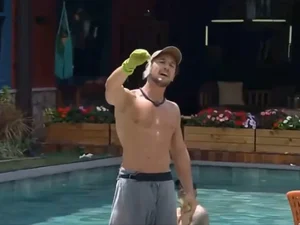 Climão em A Fazenda 17: preservativo encontrado gera acusação entre participantes