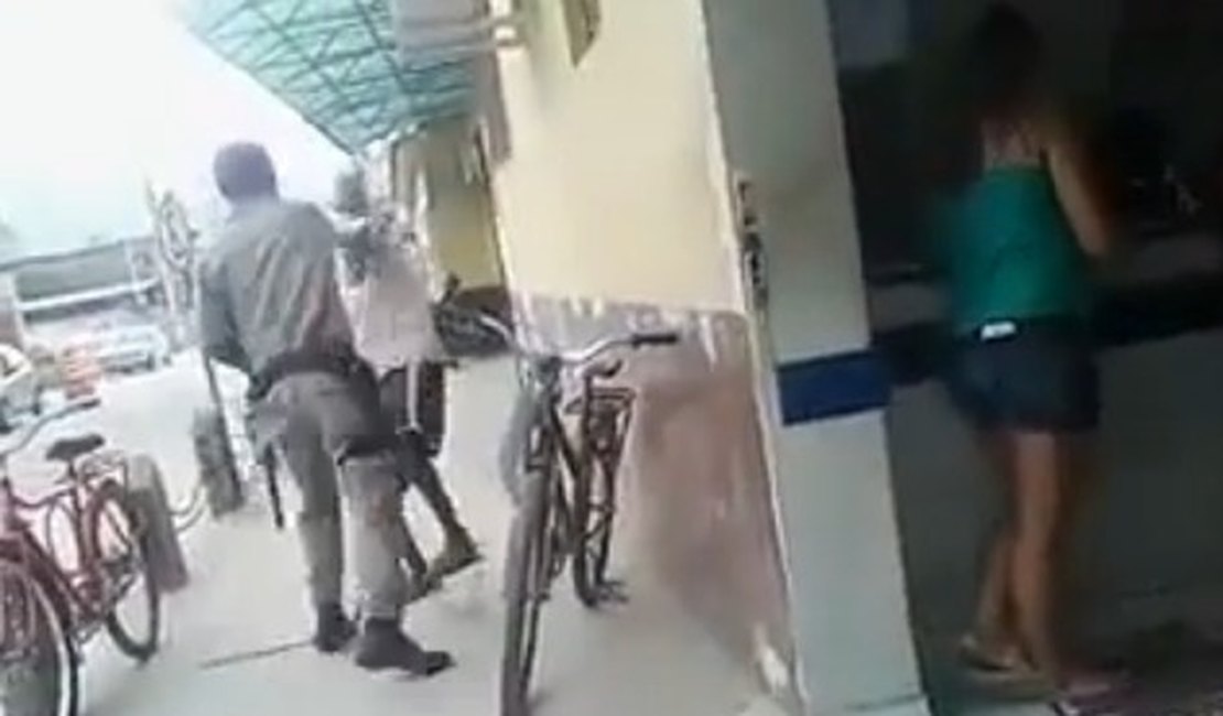 [Vídeo] Idoso é agredido com socos por guarda municipal 