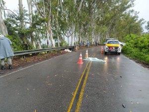 Colisão entre carro e moto deixa dois mortos no Passo de Camaragibe