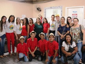 Projeto 'Adote um Idoso' promove interação entre gerações