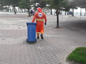 Prefeitura recolhe 43 toneladas de resíduos na orla de Maceió