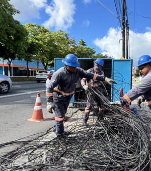 Ilumina realiza ação emergencial do Projeto Poste Limpo após incêndio em fiação na Av. Fernandes Lima