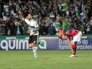 Coritiba 4 x 1 Atlético-GO - Goleada com ajudinha do goleiro e golaços de falta