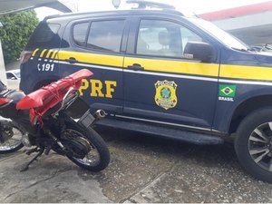 Homem é preso com motociclista roubada na BR 101, em Rio Largo