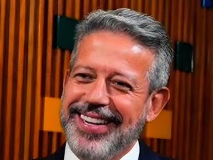 Arthur Lira articula candidaturas, projeta vitória ao Senado e amplia bancada na ALE