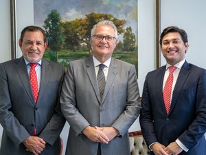 Rodrigo Valença encontra Senador Renan Calheiros em Brasília