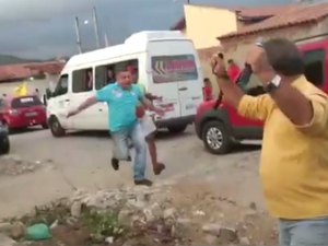 Vídeo mostra prefeito de Palmeira agredindo vereador antes de confusão