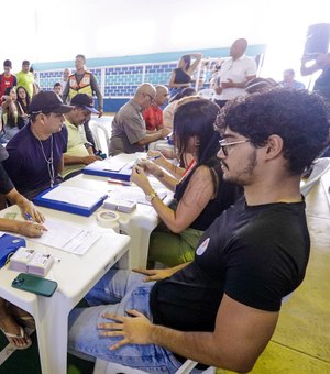 Universitários de Palmeira recebem carteirinhas do  programa Caminhos da Universidade