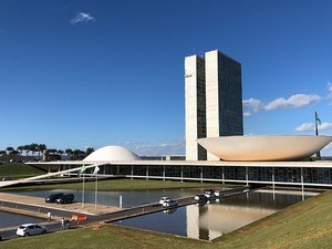 Senado e Câmara questionam decisões de Flávio Dino que limitam ‘emendas pix’