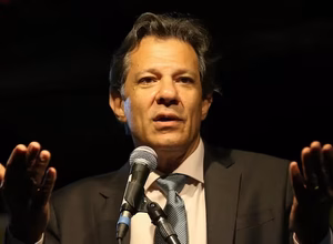 Haddad diz que Brasil quer aderir regra internacional que deve taxar big techs