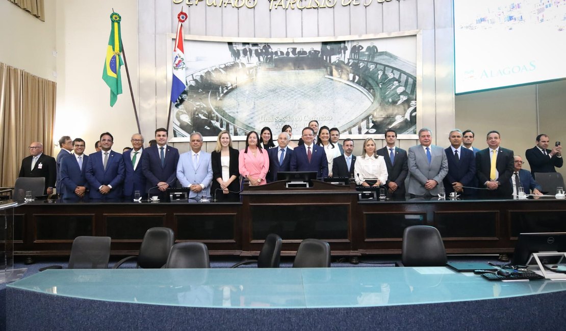 Mesa Diretora é empossada para o segundo biênio