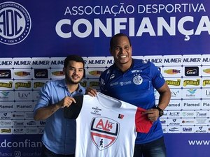 Alagoano Aloísio Chulapa firma parceria com a base do Confiança, em Sergipe