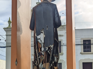 [Vídeo] Câmera de segurança mostra vândalo destruindo imagem de Padre Cícero em Campo Alegre