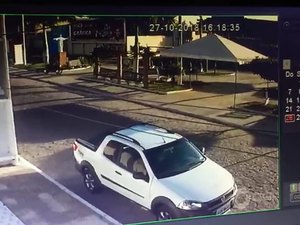 [Vídeo] Filho de advogado tem celular roubado em praça de Arapiraca