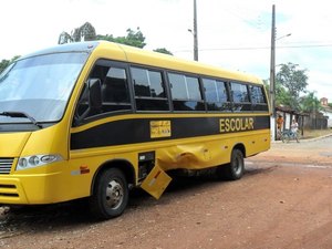 Acidente entre motocicleta e ônibus escolar deixa uma pessoa morta em Maceió