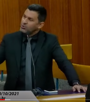 [Vídeo] Vereador ameaça colega com surra de cinto durante sessão na Câmara Municipal