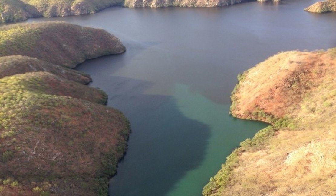 Mancha de lama avança sobre o rio São Francisco