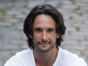 Rodrigo Santoro frisa importância da arte em cenário da pandemia