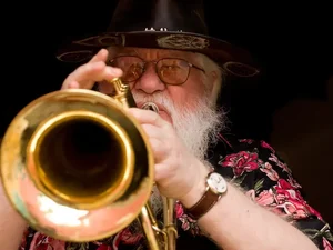 The Town: Hermeto Pascoal faz show para surpreender público