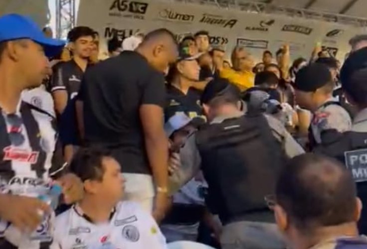 Grupo rival político xinga Rodrigo Cunha e seus filhos antes de jogo do ASA