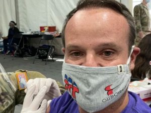 Rubens Barrichello larga na frente e é vacinado contra covid nos EUA