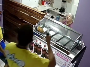 [Vídeo] Câmeras registram tentativa de assalto no Jacintinho, em Maceió