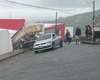 Caçamba desgovernada desce ladeira e atinge prédio de instituição católica em Palmeira dos Índios