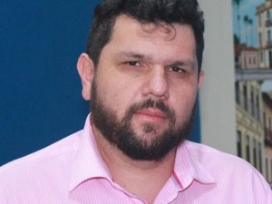 Blogueiro bolsonarista deixa prisão domiciliar sem autorização e tem prisão preventiva decretada