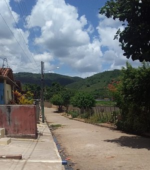 Moradores de Palmeira de fora reclamam de quedas constantes de energia há pelo menos vinte dias