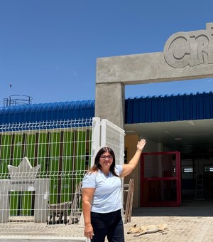 Prefeita Ziane Costa visita obras da Creche Cria no bairro Novo Horizonte, em Delmiro