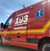 Motociclista fica gravemente ferido após colisão com poste na Rota do Mar, em Maceió