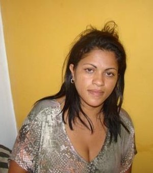 Mulher é presa por receptação de veículo roubado em Arapiraca
